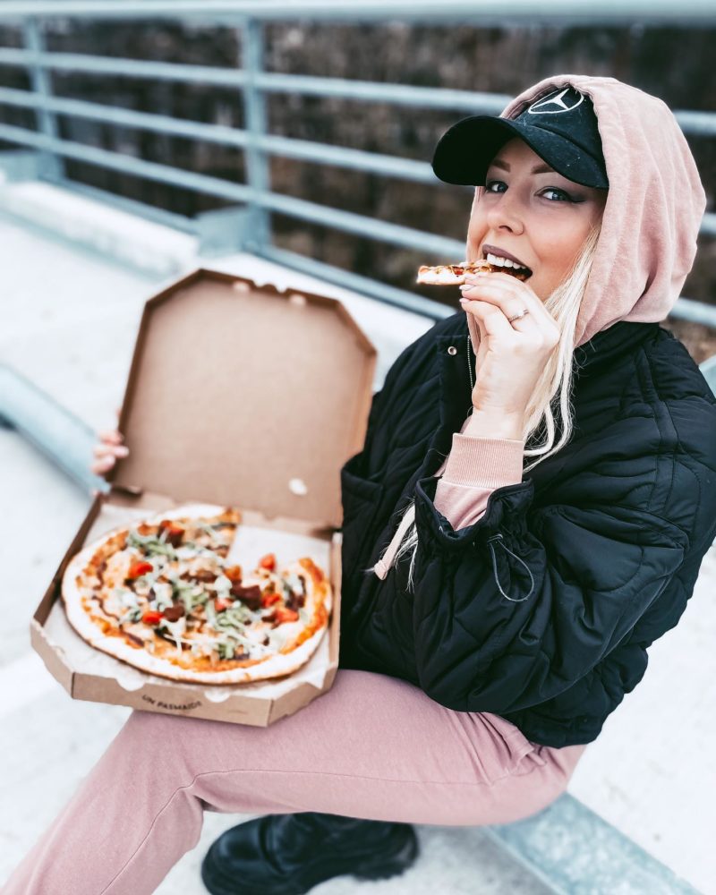 Čili Pizza kampaņas Čili Pizza šogad veica vairākas kampaņas Promoty platformā, gan atklājot jaunas picērijas, gan svinot savu 20 gadu jubileju. Kampaņās tika veiktas sadarbības ar 5 - 20 influenceriem, kuriem tika piedāvātas bezmaksas picas/ picērijas apmeklējums apmaiņā pret saturu, kurš tiek publicēts influencera Instagram. Čili pica redzamību sociālajos medijos šogad pilnīgi noteikti ieguva!